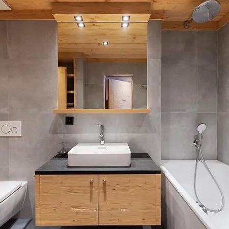 Larchwood By Mrs Miggins * Grimentz