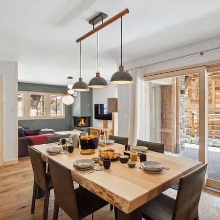 Larchwood By Mrs Miggins *