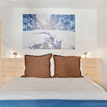 Larchwood By Mrs Miggins * Grimentz