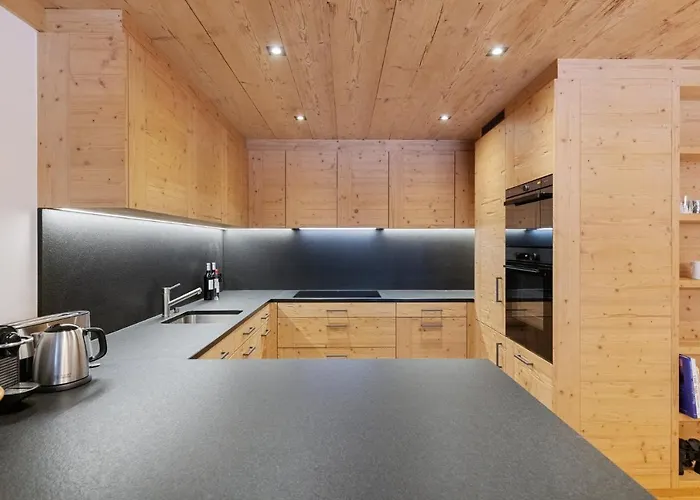 Larchwood By Mrs Miggins غريمينتز