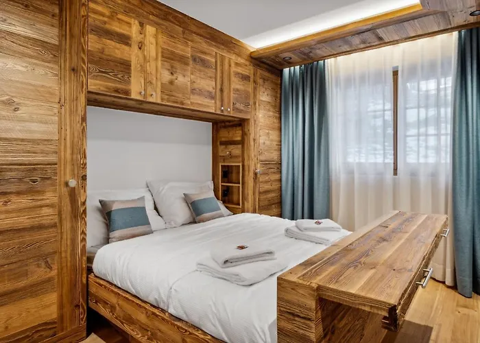 Larchwood By Mrs Miggins غريمينتز