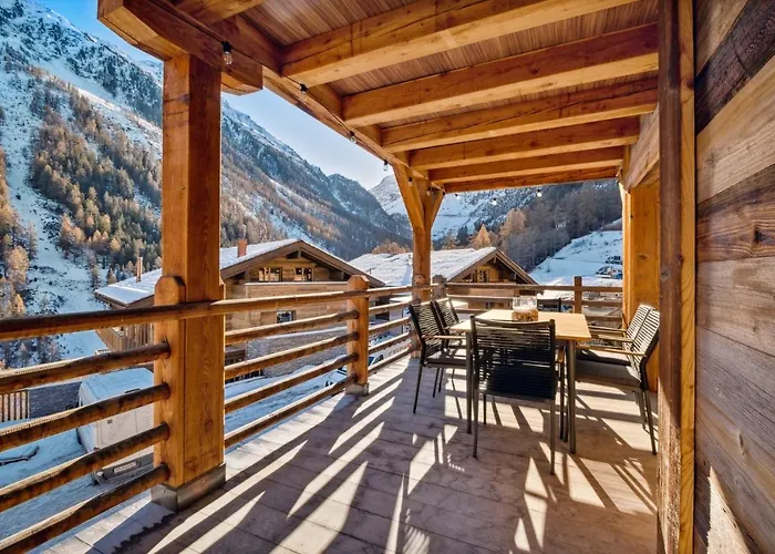 Larchwood By Mrs Miggins غريمينتز