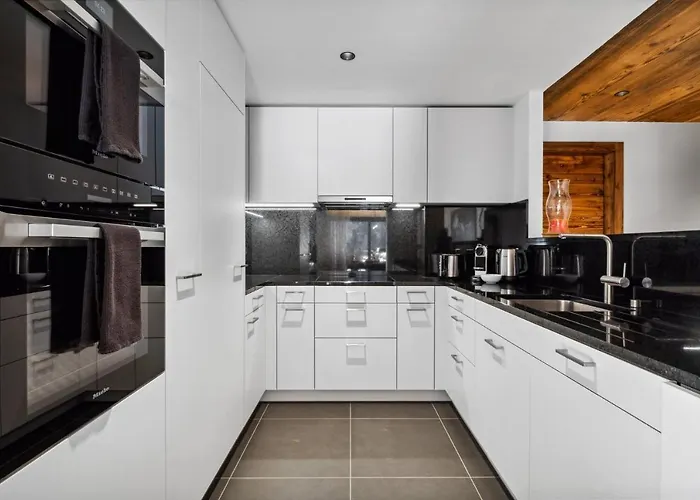 Larchwood By Mrs Miggins *