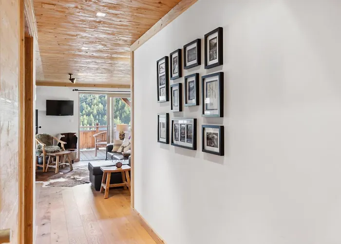 Larchwood By Mrs Miggins * غريمينتز