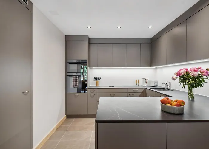 Larchwood By Mrs Miggins غريمينتز