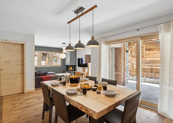 Larchwood By Mrs Miggins *