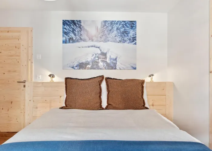 Larchwood By Mrs Miggins * غريمينتز