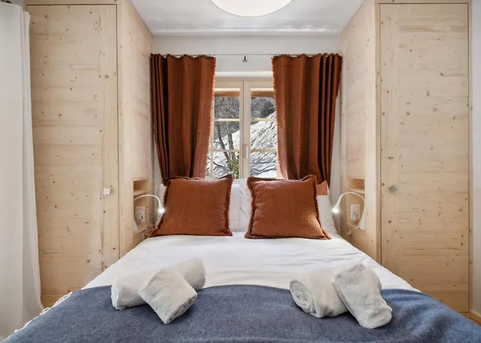 Larchwood By Mrs Miggins *